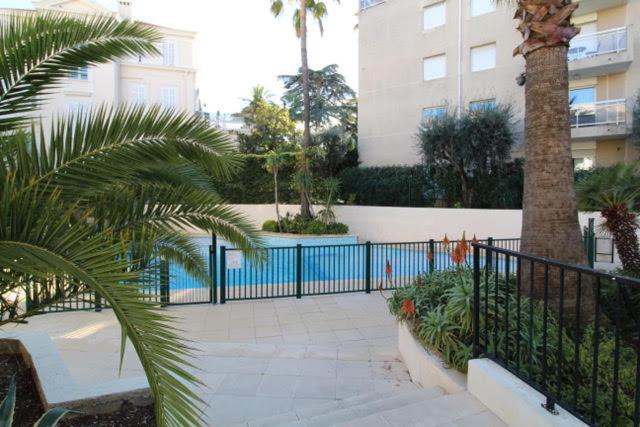 CANNES-PASSY - TRÈS BEAU STUDIO POUR 4 PERS - PISCINE DANS RÉSIDENCE - PARKING PRIVé - JARDIN Exterior foto